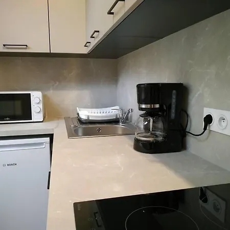Superbe T2 Proche De La - Climatisation + Parking Apartment *