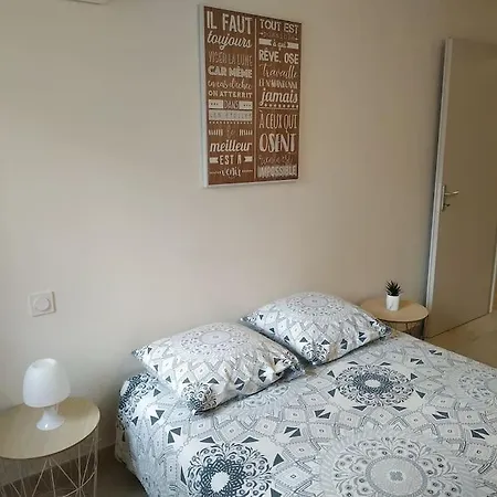 Superbe T2 Proche De La - Climatisation + Parking Apartment
