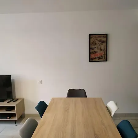Appartement Superbe T2 Proche De La - Climatisation + Parking *